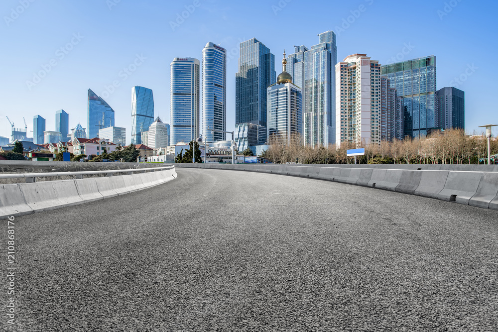 城市上空的道路和日落天空，城市风景