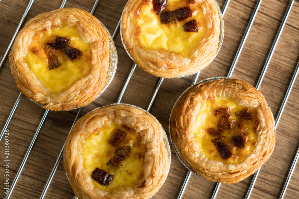 Egg tart with grill, wood grain background