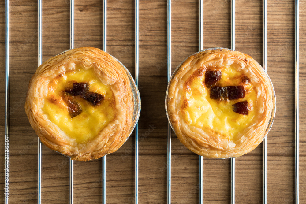 Egg tart with grill, wood grain background