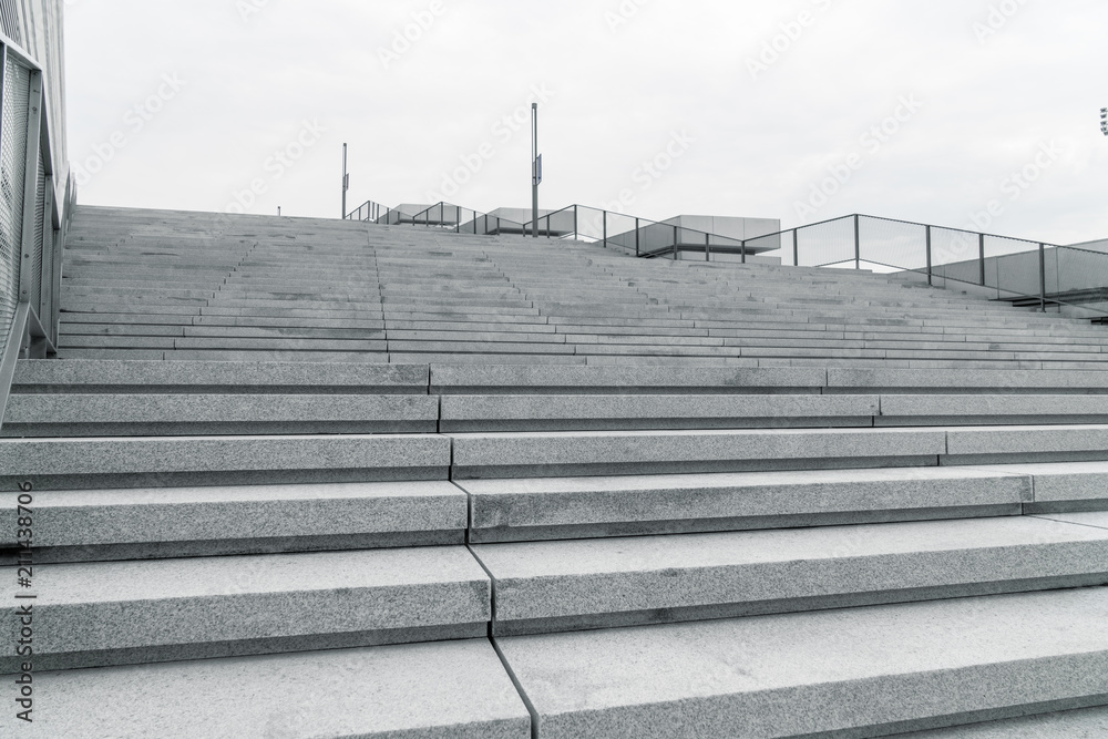 现代城市建筑，楼梯，白色背景