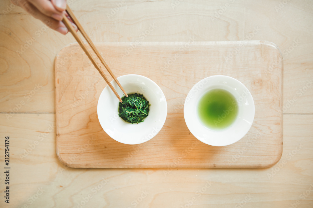 日本森茶茶叶。带复制空间的俯视图