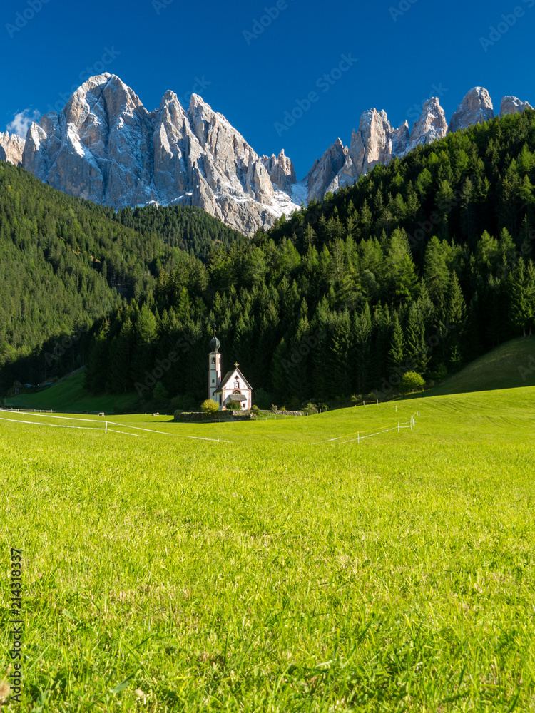 美丽的高山之地，Santa Maddalena（St Magdalena）村庄，b区有神奇的多洛米蒂山脉