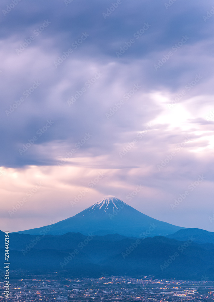 富士山，清晨多云有雨