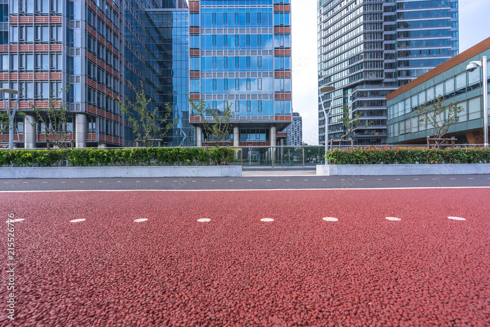 城市天际线空沥青路