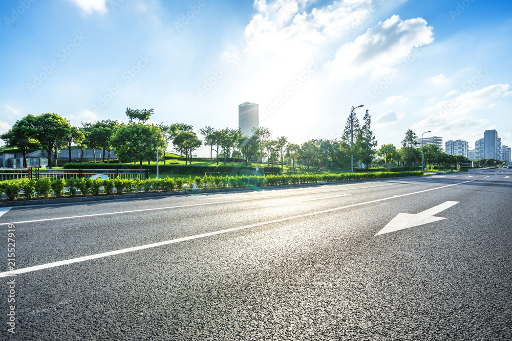 城市天际线沥青路