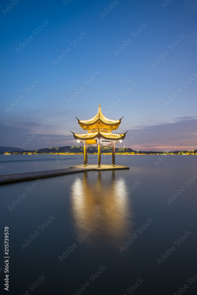 杭州西湖古建筑景观夜景