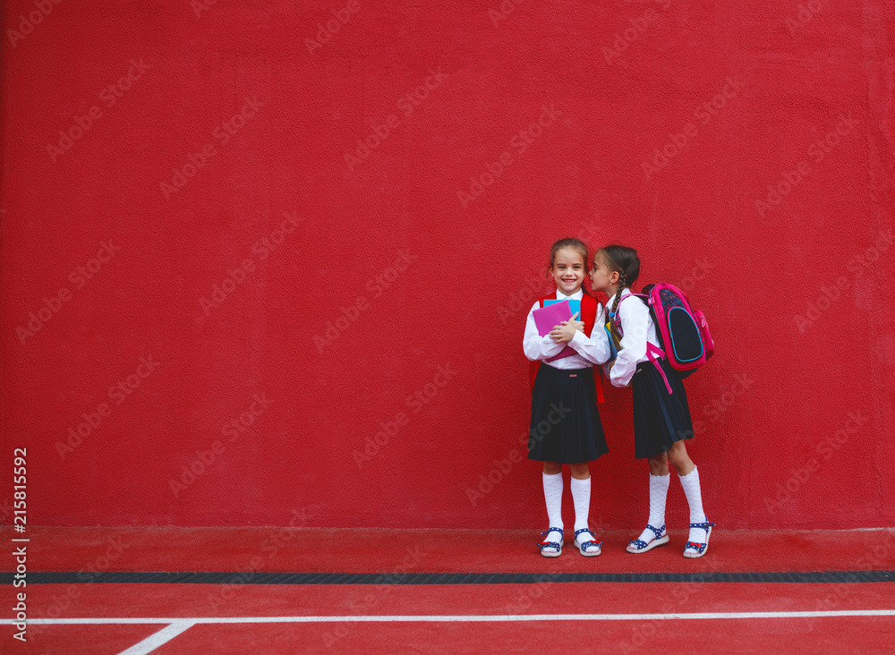 快乐的孩子女朋友女学生小学