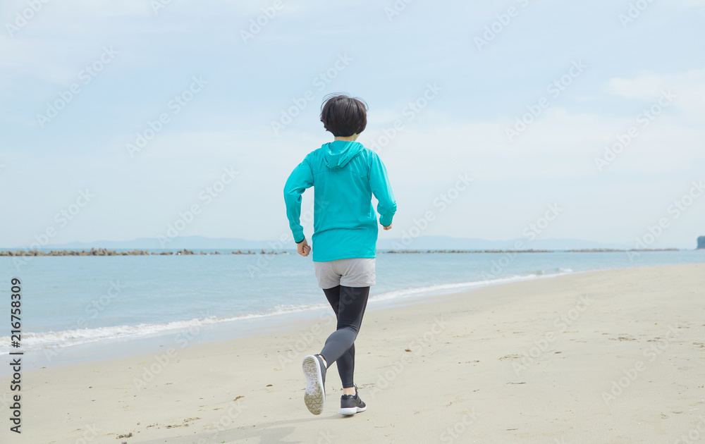 女性　ミドルエイジ　スポーツ