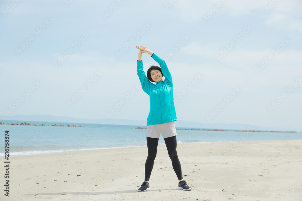 女性　ミドルエイジ　スポーツ