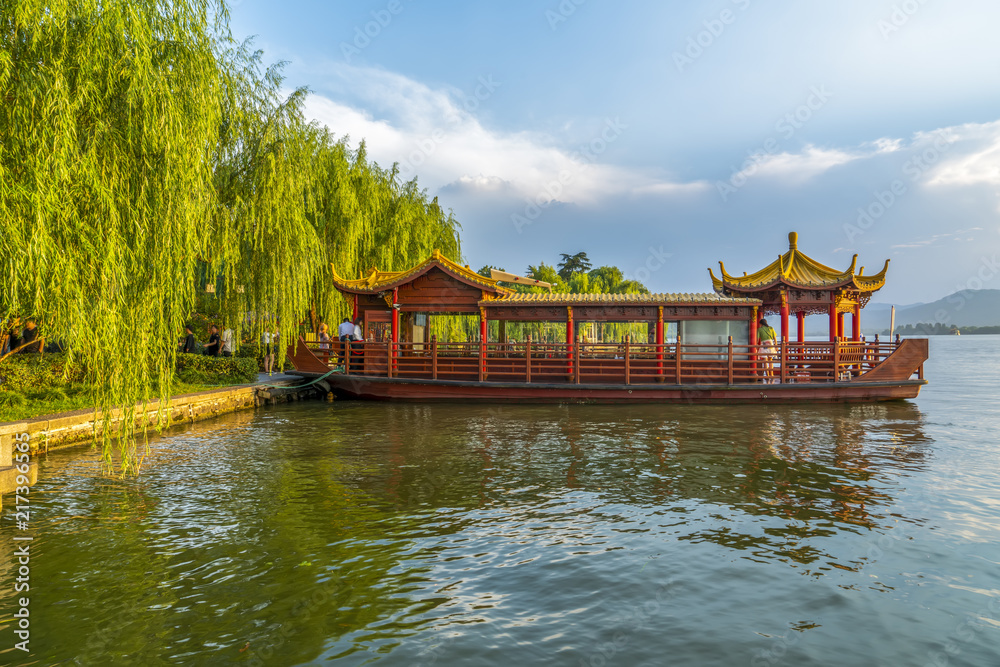 杭州西湖风景秀丽