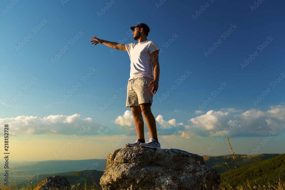 《山顶上的男人》