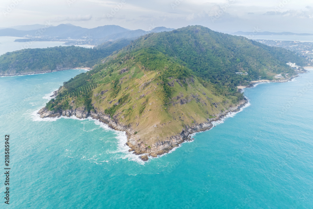 泰国普吉岛龙克拉廷视点新地标的鸟瞰无人机拍摄，靠近promthep海角。