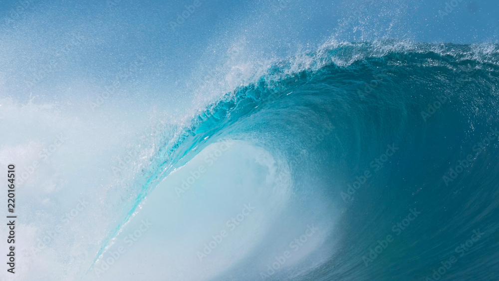 CLOSE UP: Stunning glassy tube wave splashes wildly as it approaches beach.