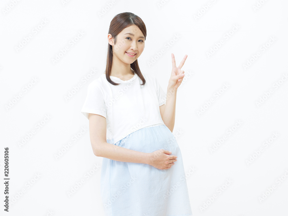 女性　妊婦　ピース