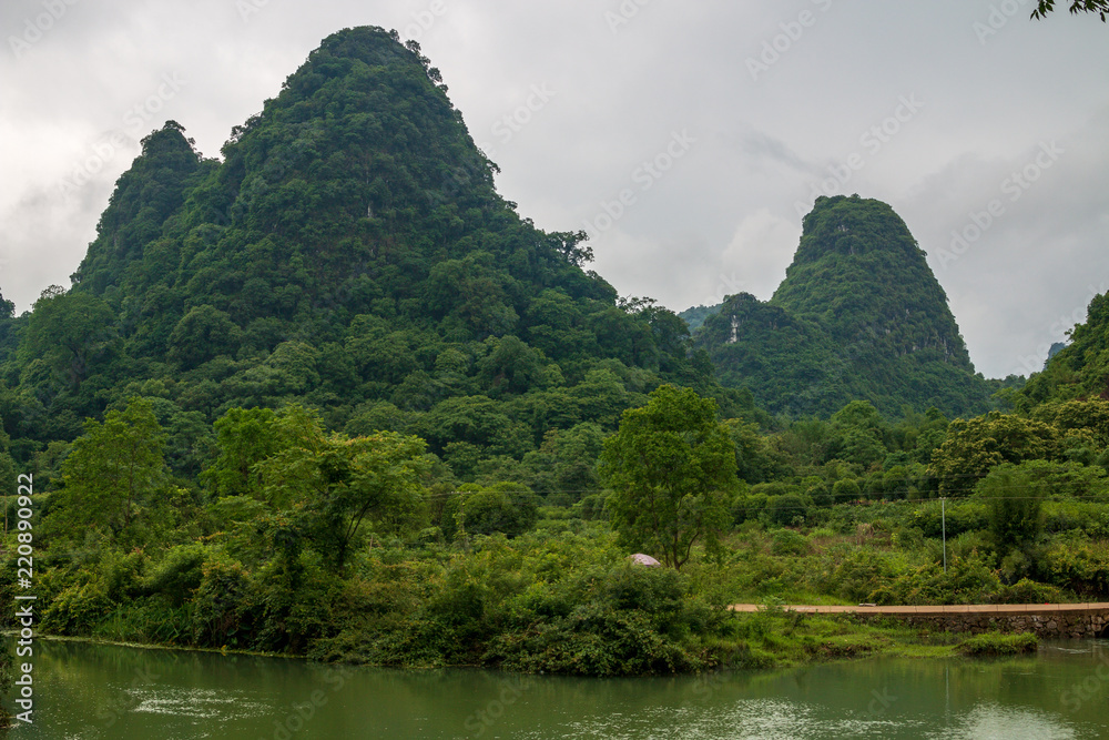 阳朔著名的喀斯特山峰景观