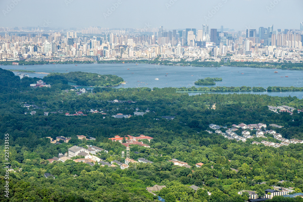 西湖景观与杭州城市天际线