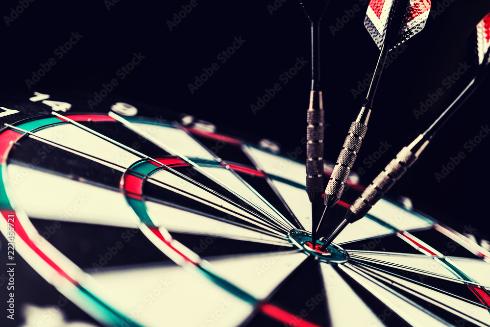 arrow dart board hit taget bull eyes business strategy ideas concept