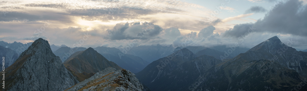 Wandern gegenüber vom Falschkogel auf dem Maldongrad