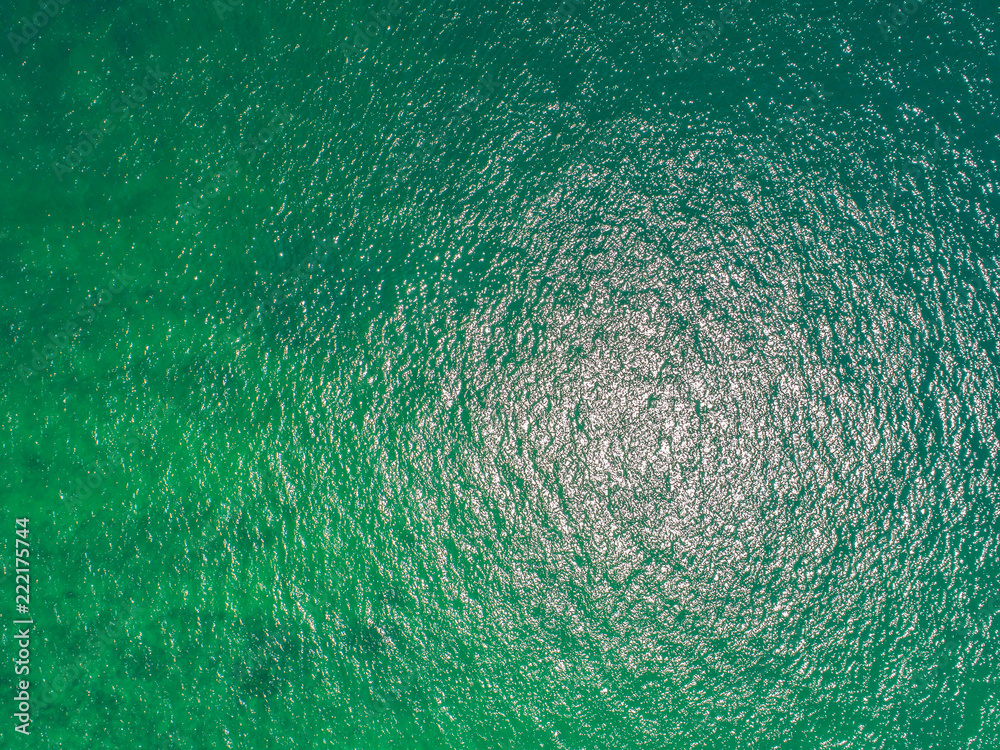 海面鸟瞰图和俯视图。美丽的自然背景。