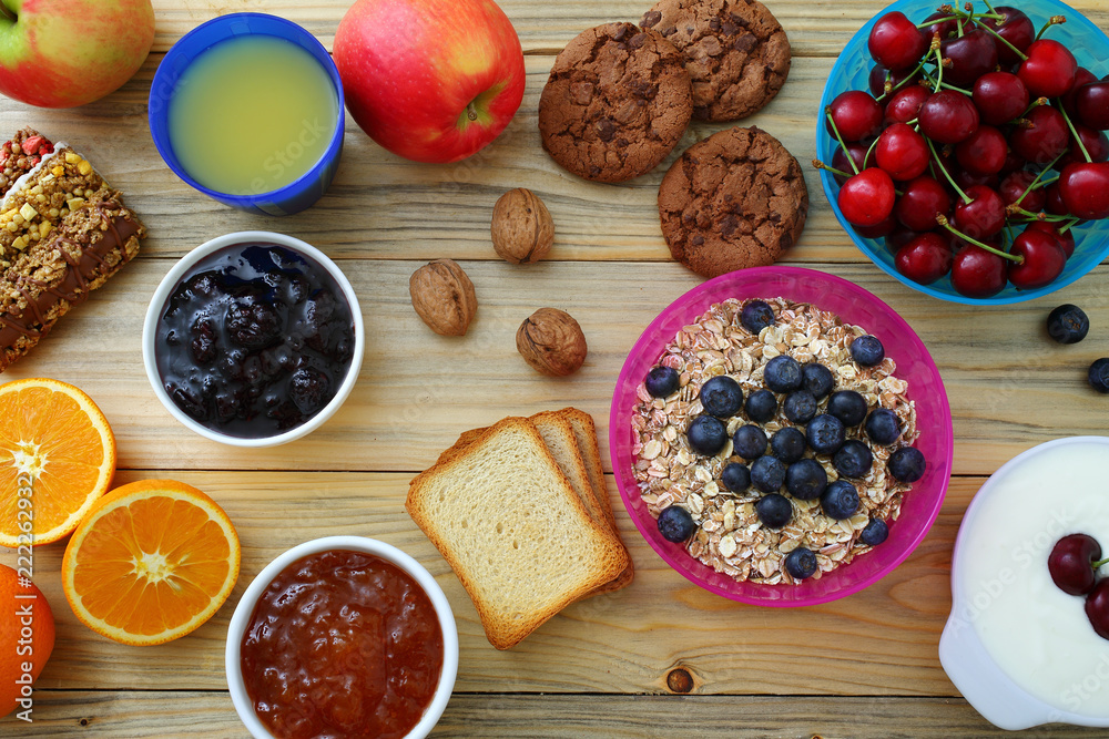 nutrizione sana con cereali marmellata frutta uova 