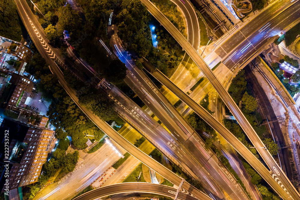 夜间道路交通自上而下