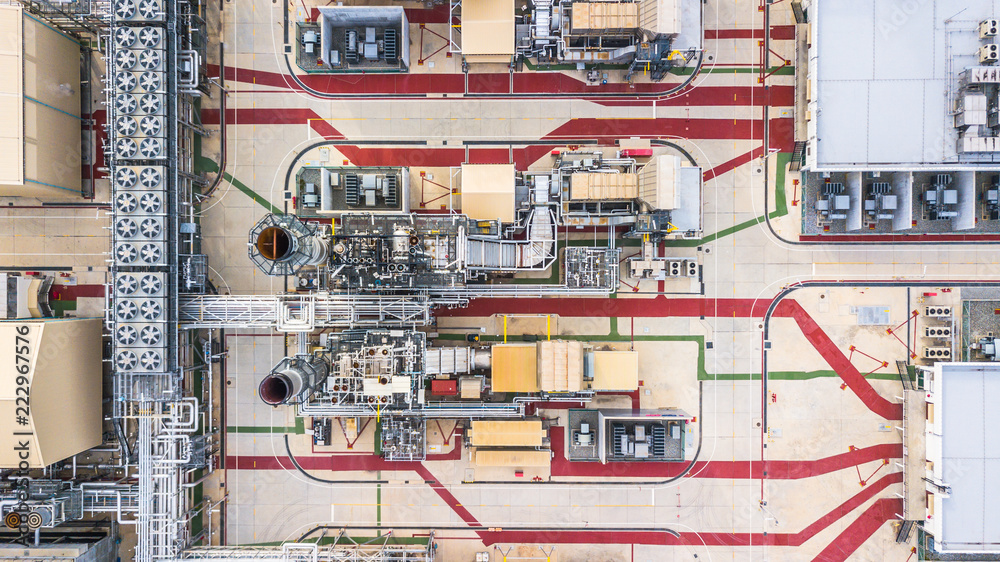 鸟瞰发电厂支持所有石油和天然气精炼厂形成工业区。