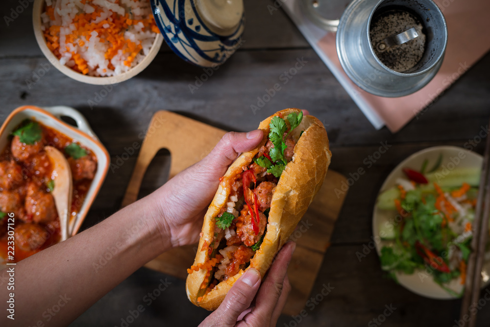 Banh Mi Xiu Mai