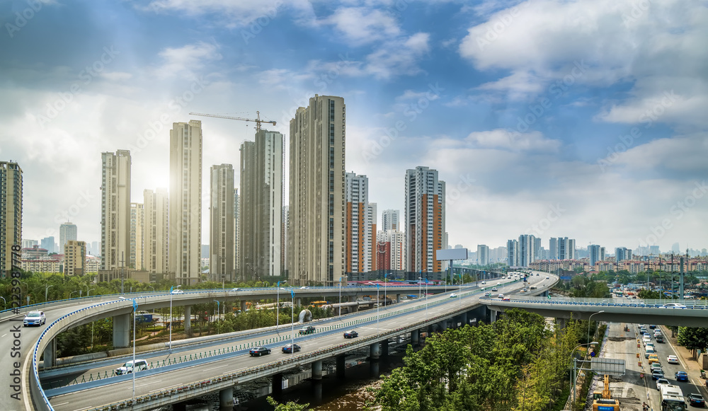 道路路面和城市建筑摩天大楼