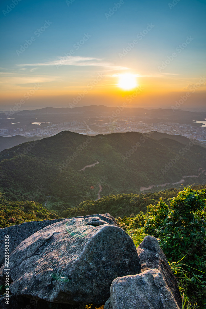 Shenzhen Yangtaishan see the sunset