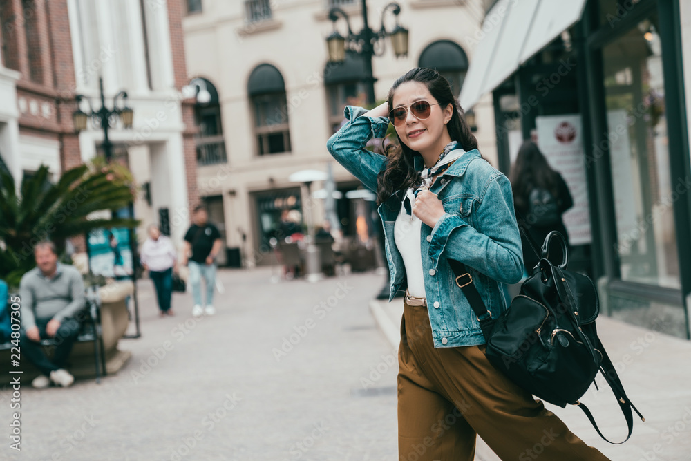 young beautiful woman shopping on the Rodeo Drive