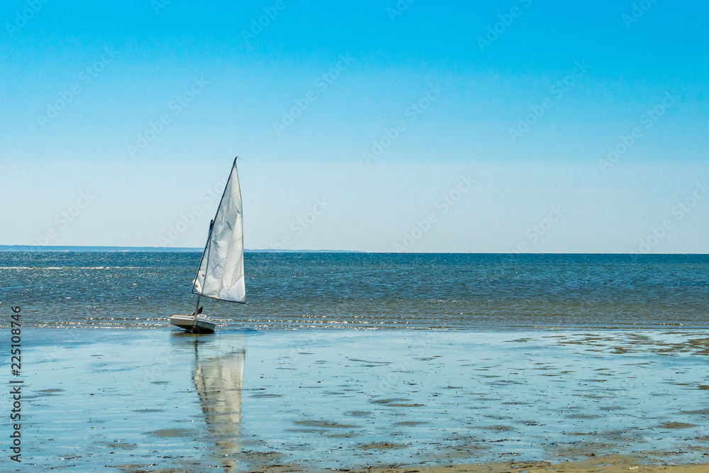 游艇和美丽的海滩景观Cape cod Massachuse