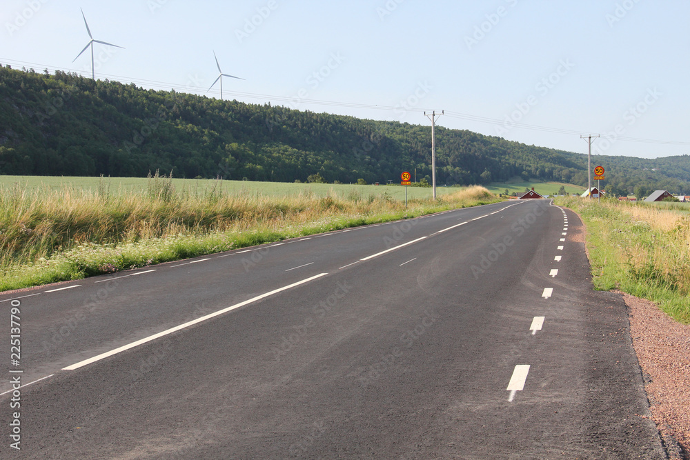 在乡村的森林上标记道路