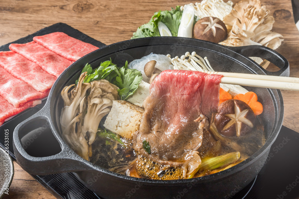 和牛肉ですきやき　Tasty sukiyaki Japanese cuisine 