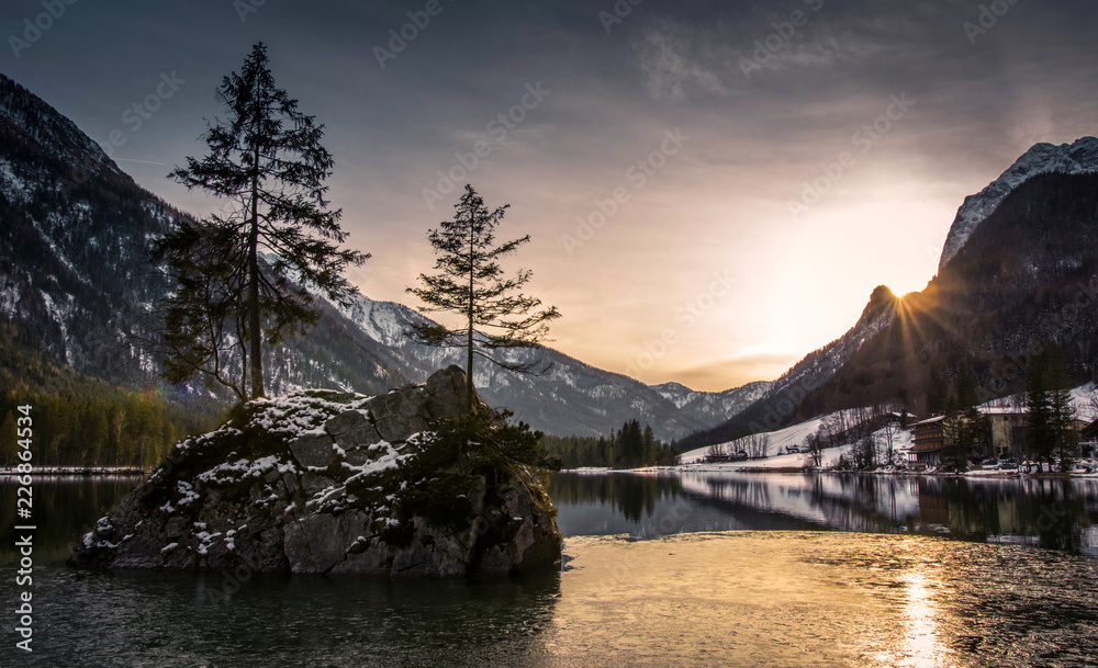 Hintersee bei Ramsau im Winter bei Sonnenuntergang