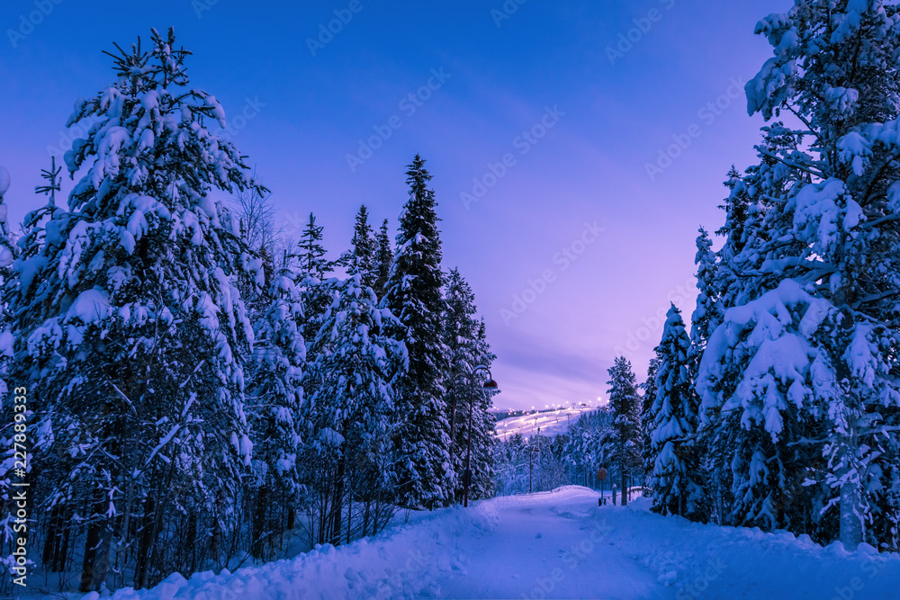 芬兰拉普兰Levi滑雪坡上的日落