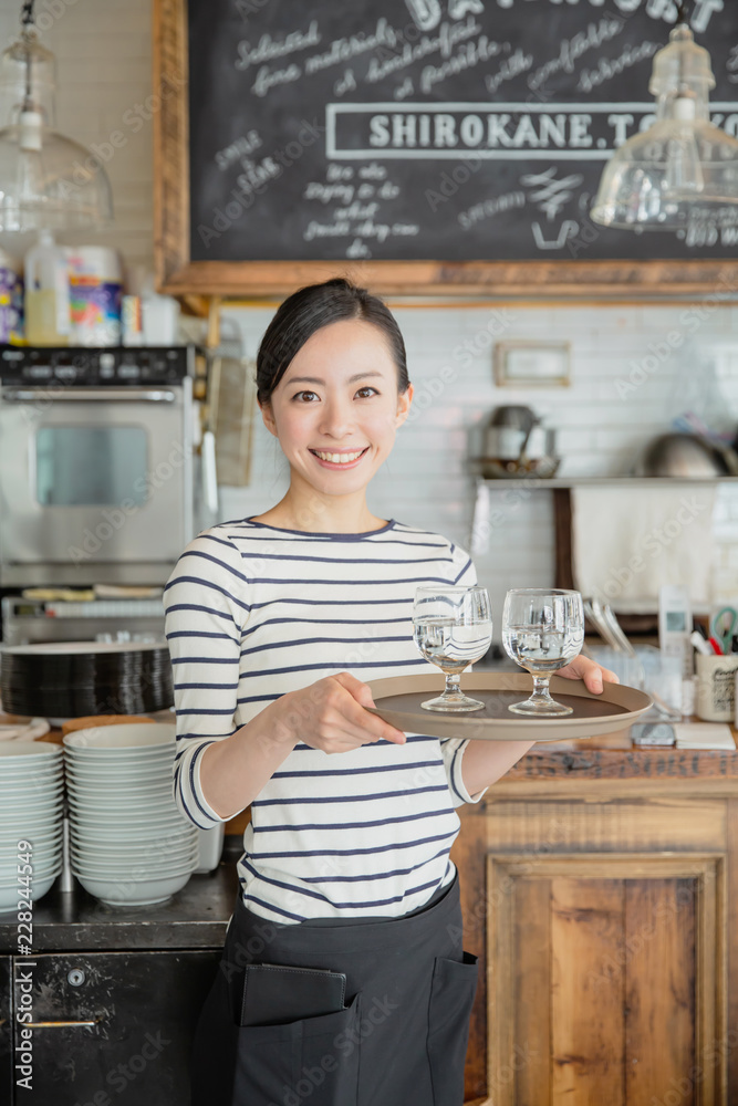 カフェ・働く女性