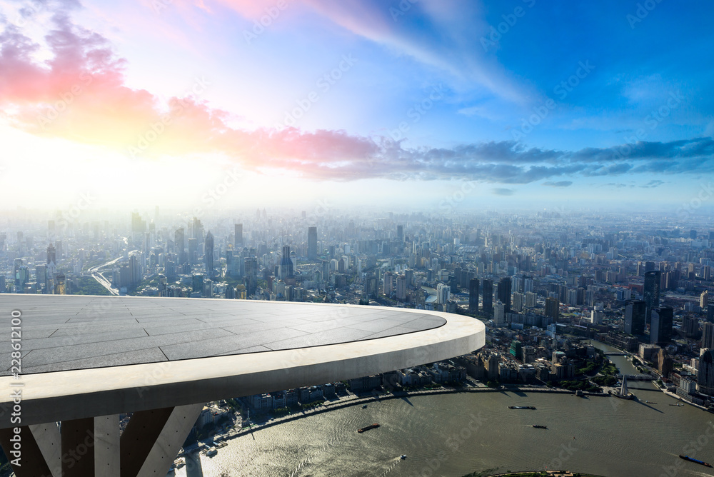 全景上海天际线和空广场平台建筑