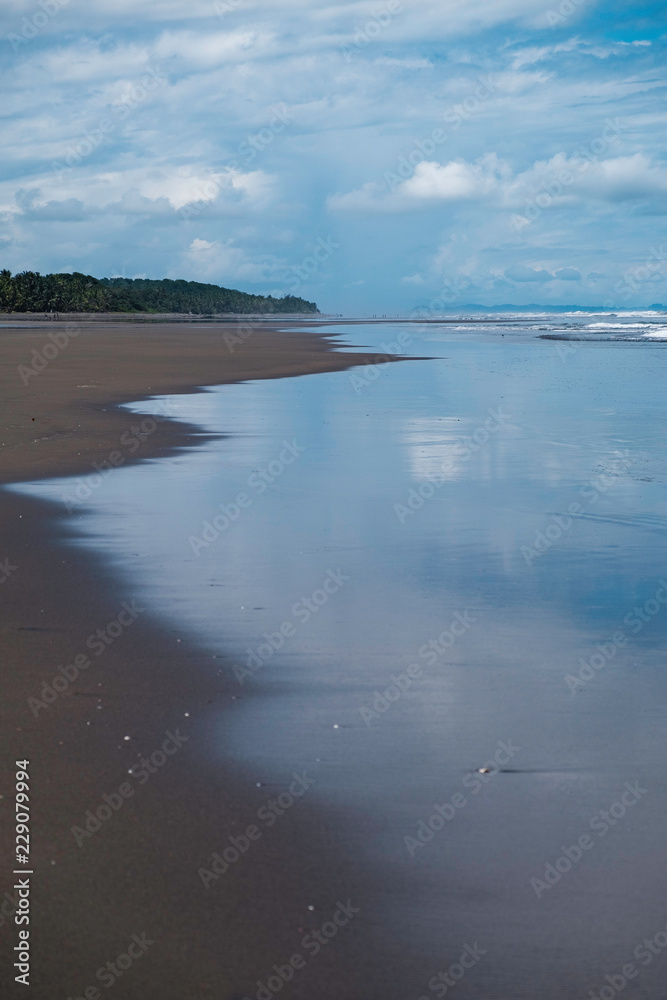 哥斯达黎加埃斯特里略海滩的远景