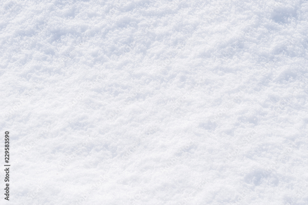 新鲜冷冰的白雪质地冬季背景，寒冷雪花的雪地结冰表面图案