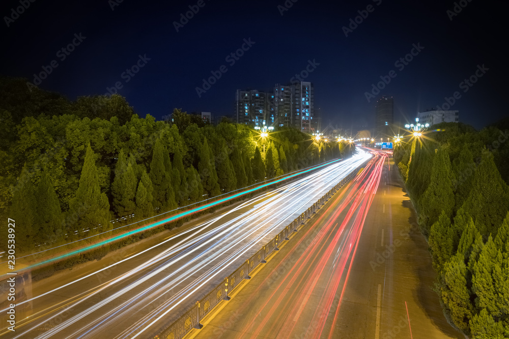 城市道路上的轻步道