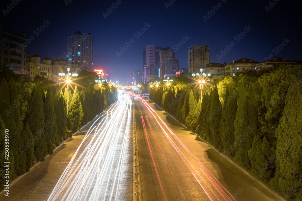 城市道路上的轻步道