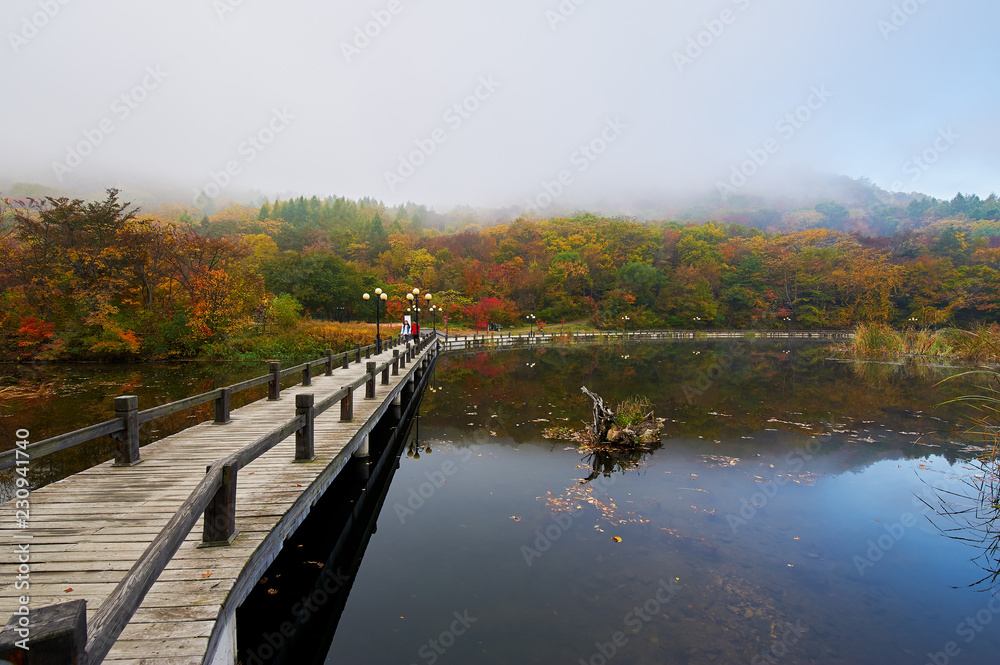 中国本溪关门山秋季风景区。