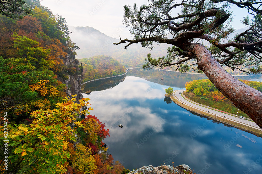 中国本溪关门山秋季风景区。