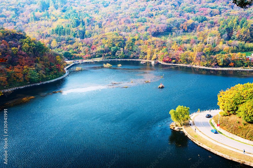 中国本溪关门山秋季风景区。