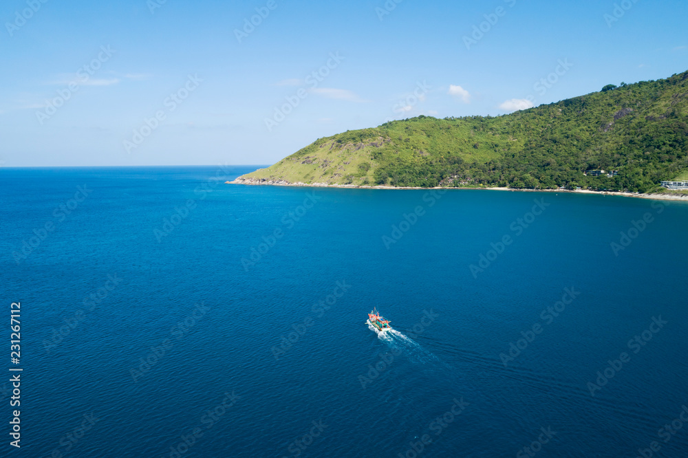 鸟瞰自然景观海景无人机拍摄美丽的热带海洋泰国普吉岛