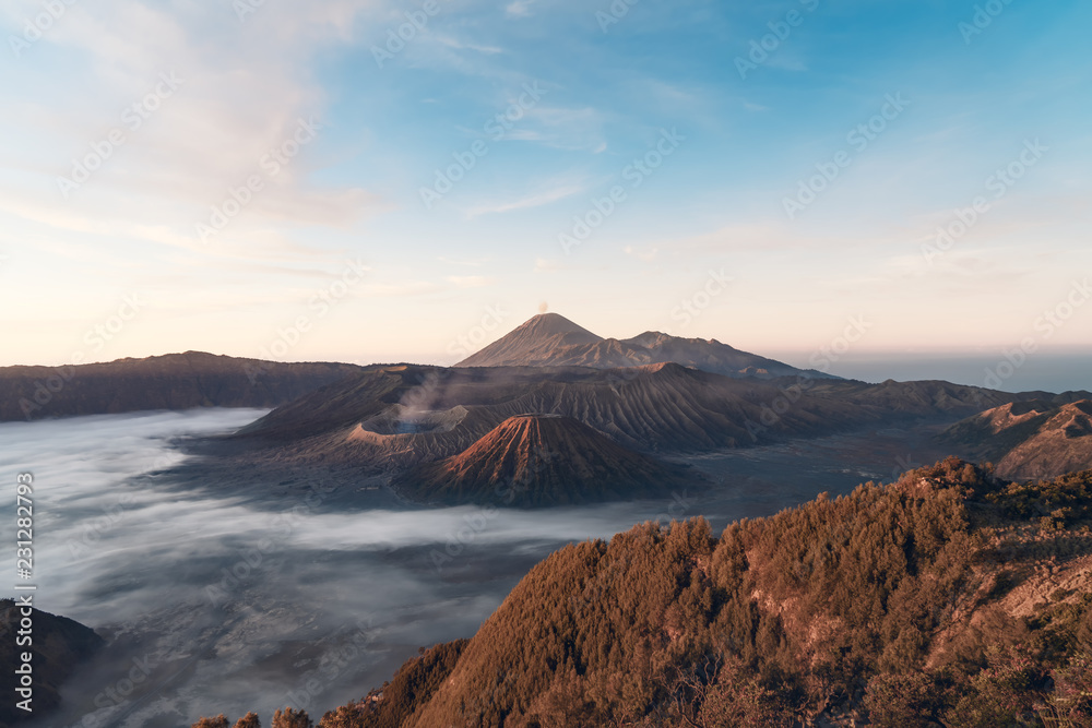 布罗莫火山的日出