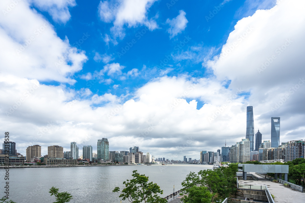 城市天际线全景