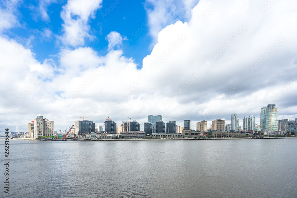 城市天际线全景