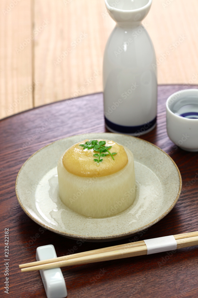 furofuki daikon，炖日本萝卜配味噌酱，素食