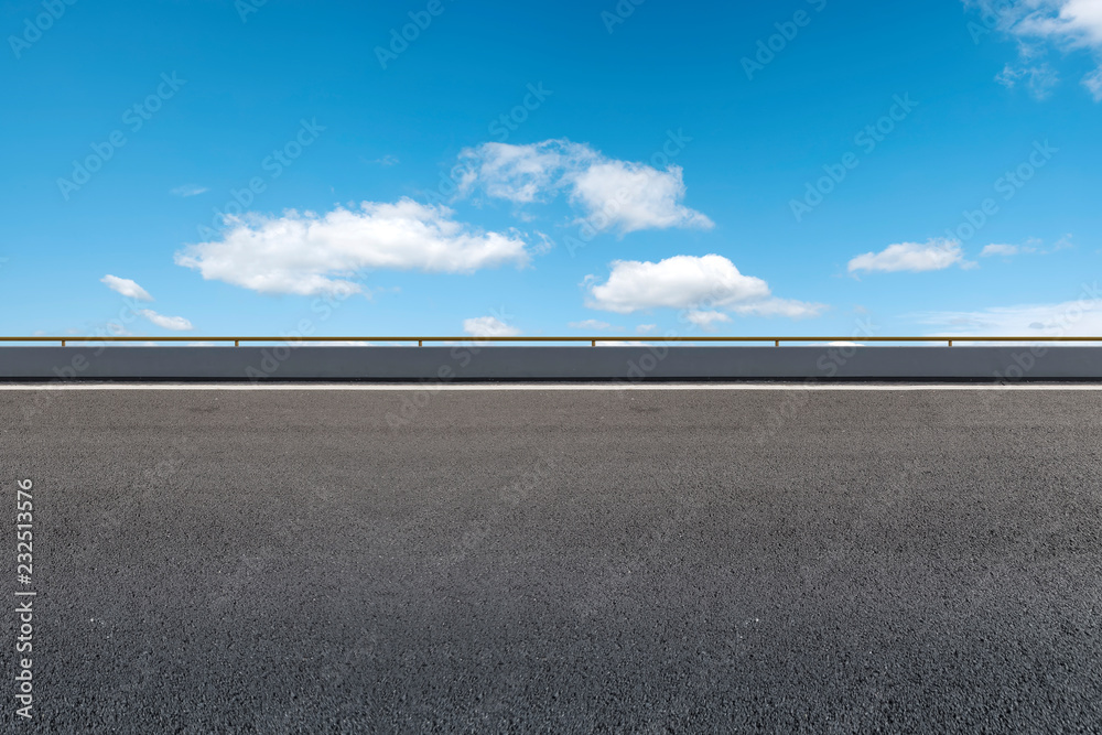 天空公路沥青路和美丽的天空日落风景